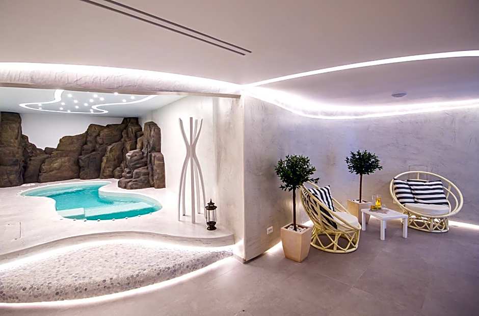 Acroterra Rosa Luxury Suites & Spa