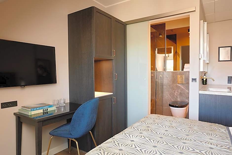 Ascot Hotel