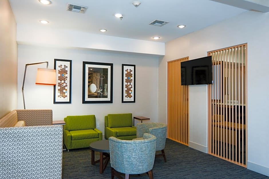 Holiday Inn Express Hotel & Suites New Boston