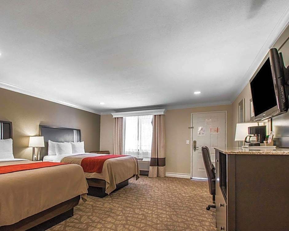 Quality Inn Near Downey Studios
