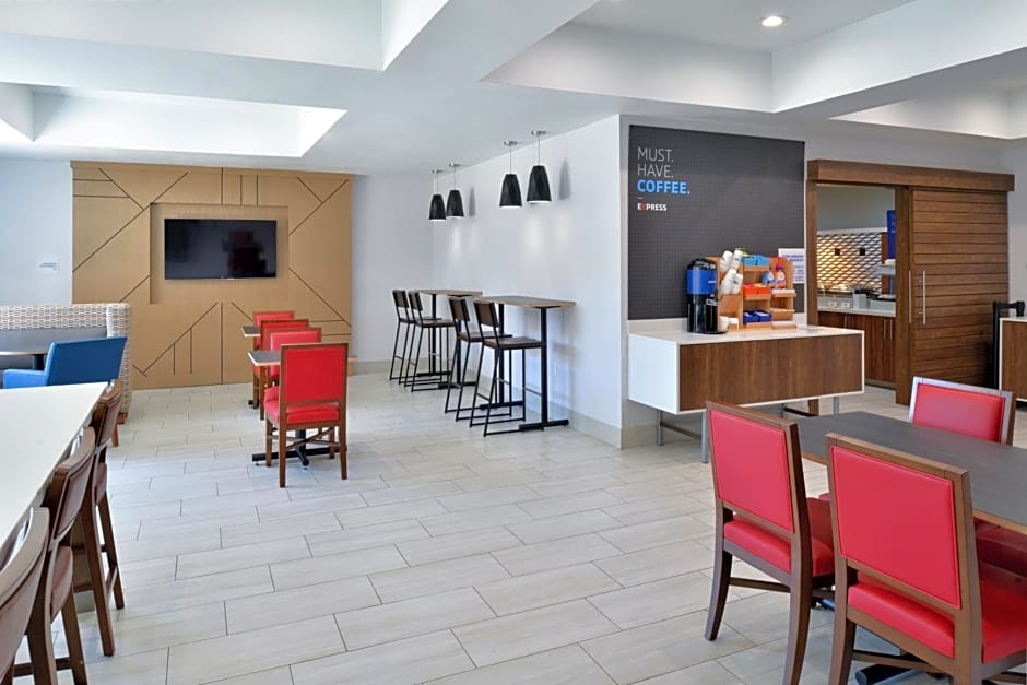 Holiday Inn Express Hotel & Suites Carthage By IHG