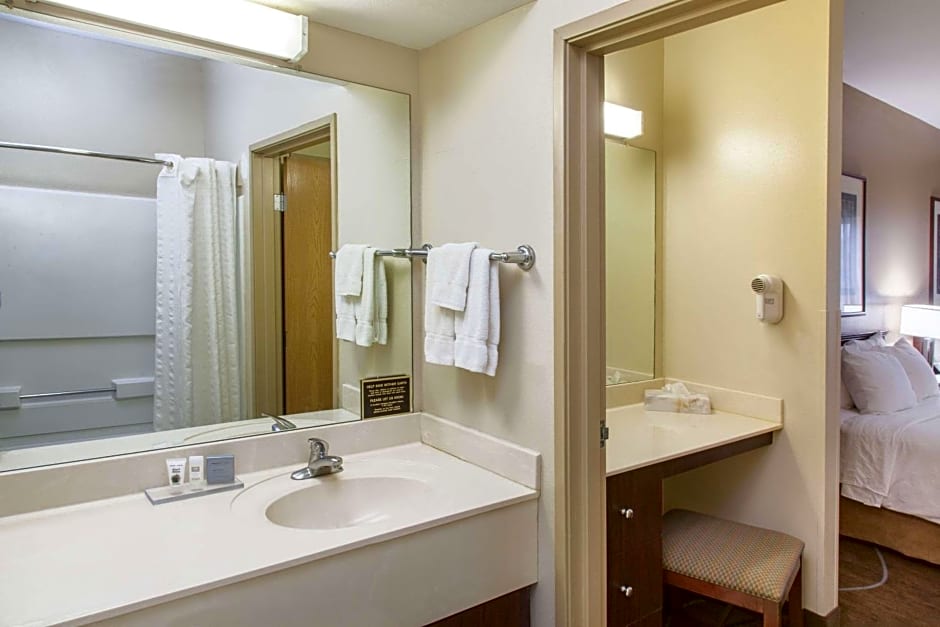 Hawthorn Suites Bloomington