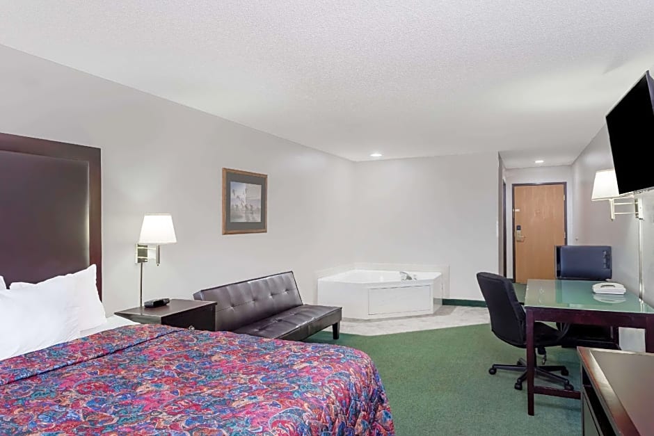 Days Inn by Wyndham Manchester