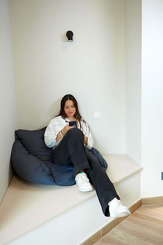 Hostel Dos Estaciones - Scandinavian Design - Albergue Juvenil - FREE towels, coffee & tea, remote check-in