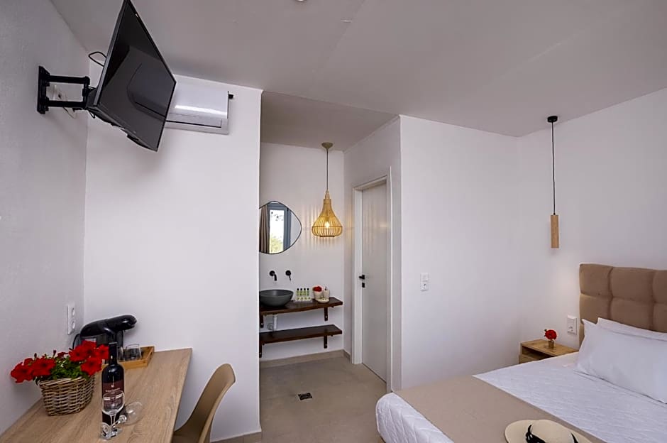 Chrysonisos Suites with Sunset & Seaviews near Kini