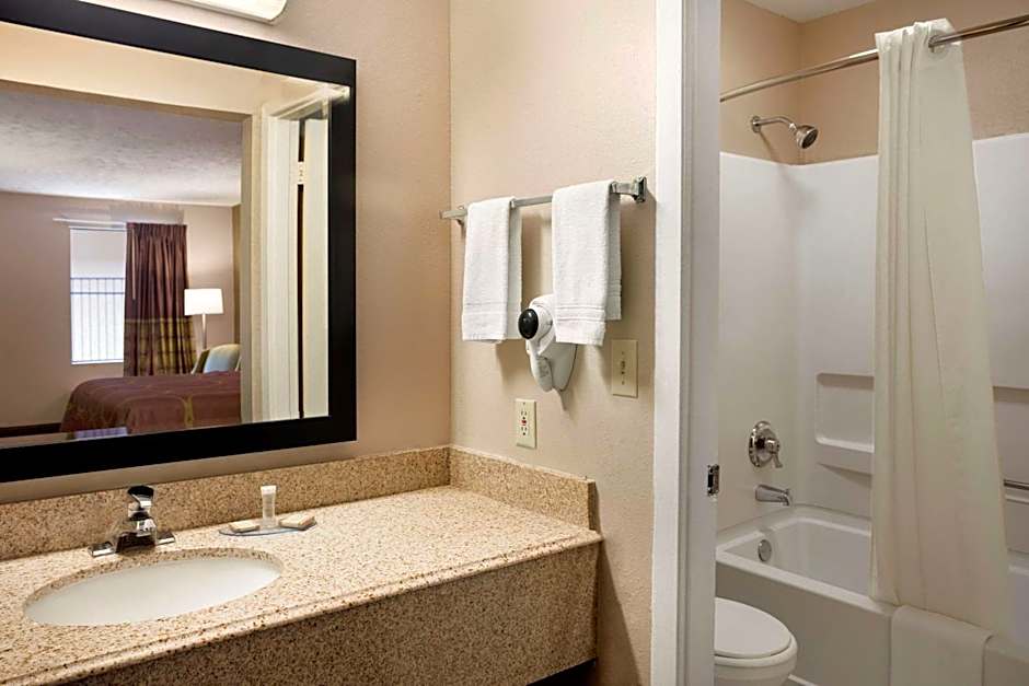 Super 8 by Wyndham Jackson