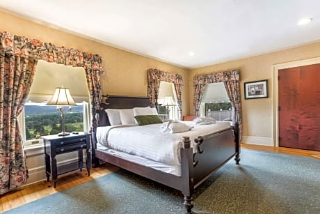 Historical King Suite - Non-Smoking - Non-refundable - Breakfast included in the price 