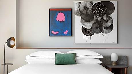 Premium King Room with City View