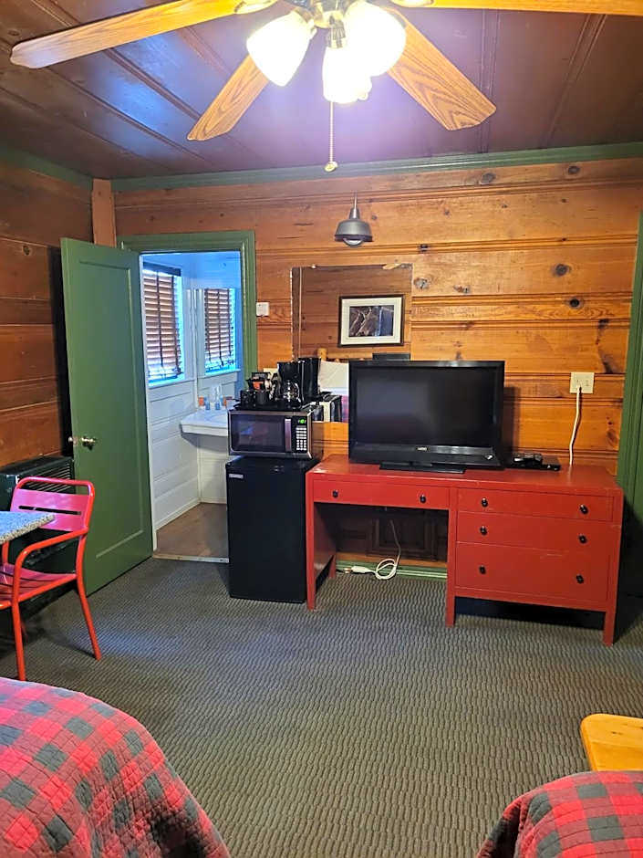 Shaver Lake Village Hotel