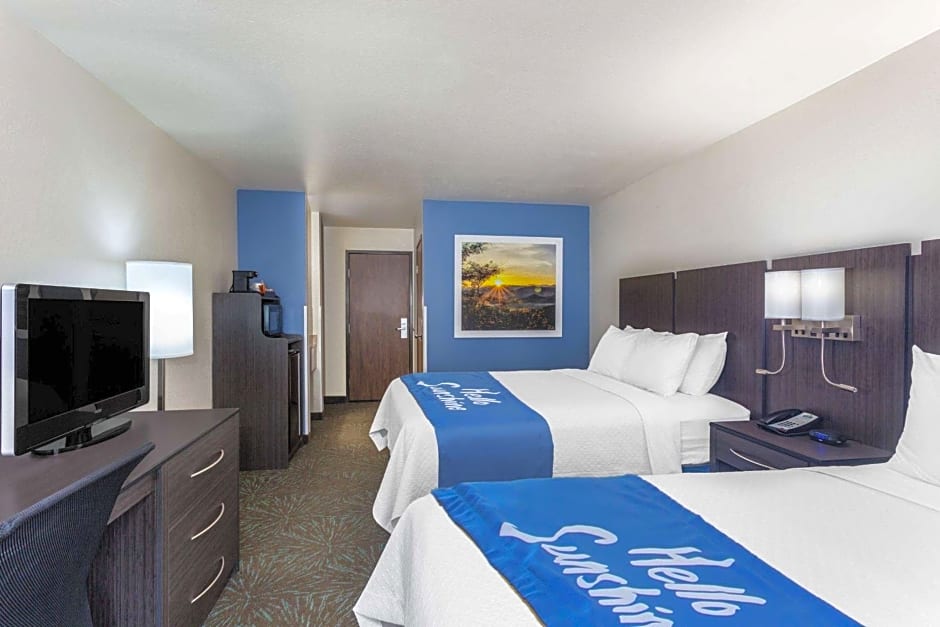 Days Inn & Suites by Wyndham East Flagstaff