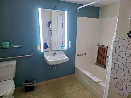1 King Bed, Suite, Nonsmoking, Accessible