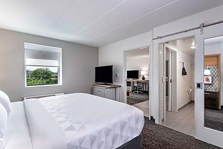 1 King Premium Comm Access Roll Shwr