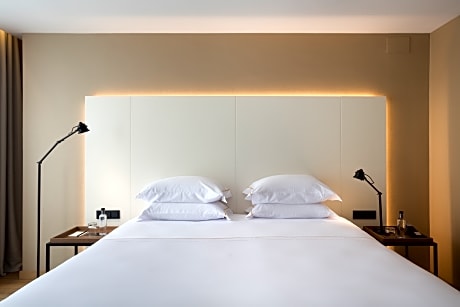 LUXURY SINGLE ROOM