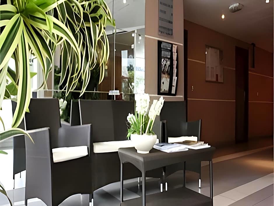 Sejours and Affaires Pantin Charles De Gaulle