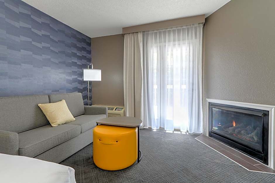 Comfort Inn & Suites At Dollywood Lane