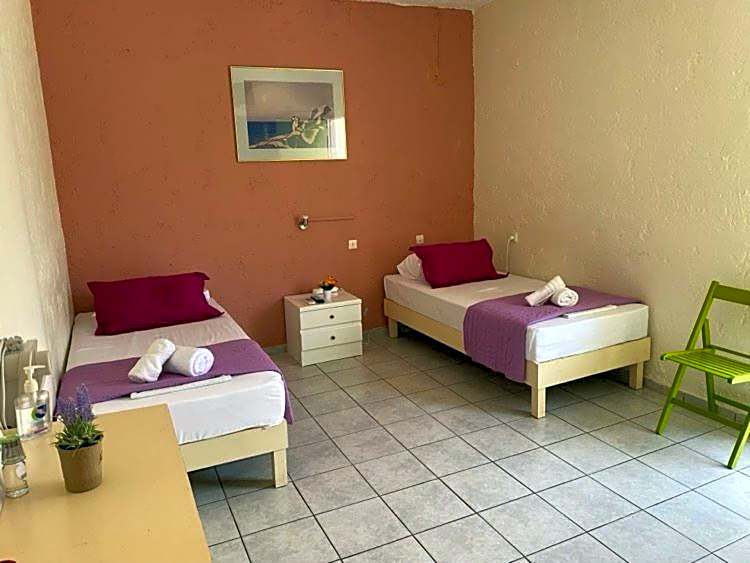 CLEO ROOM WITH PATIO 250m FROM THE BEACH