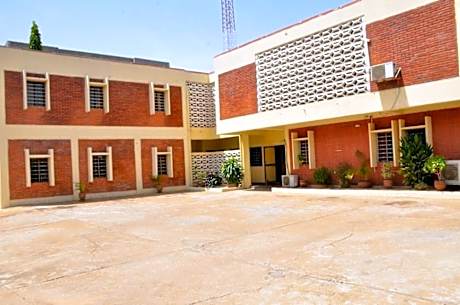 Yanna Lodge