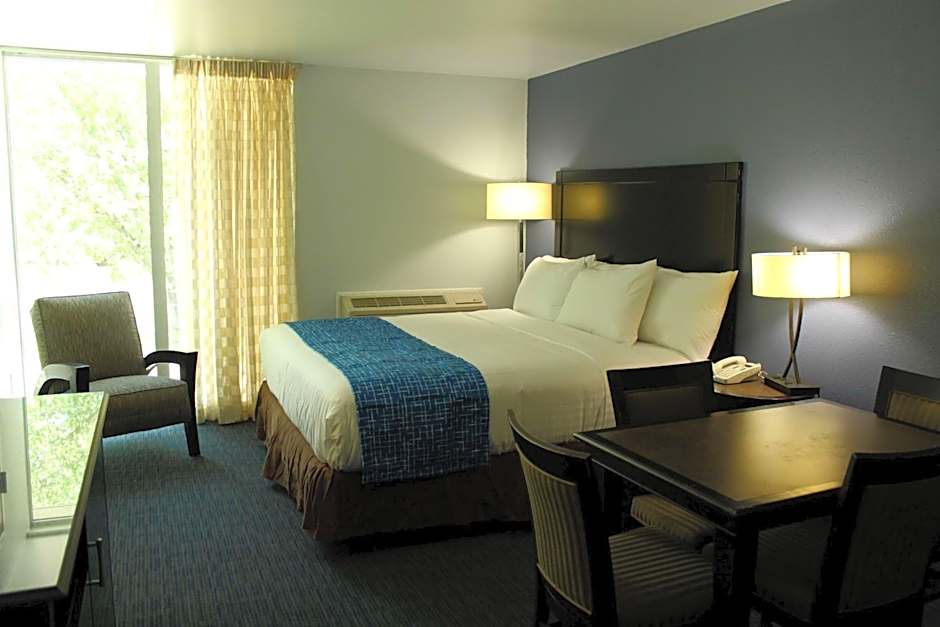 Travelodge by Wyndham Water's Edge Hotel - Racine