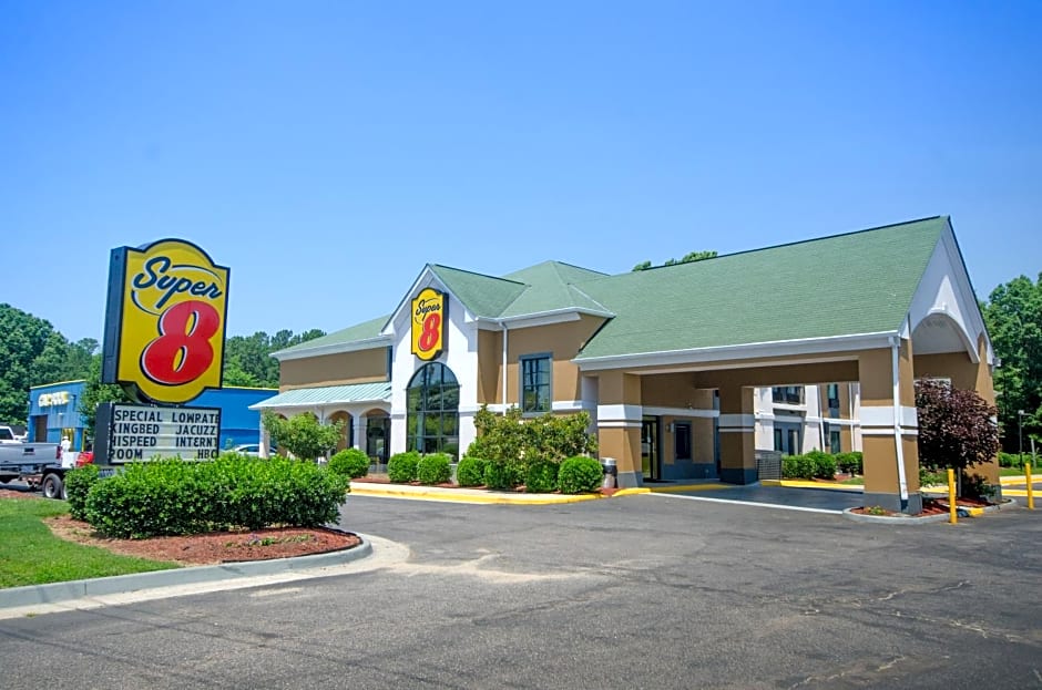 Super 8 by Wyndham Midlothian/Richmond Area