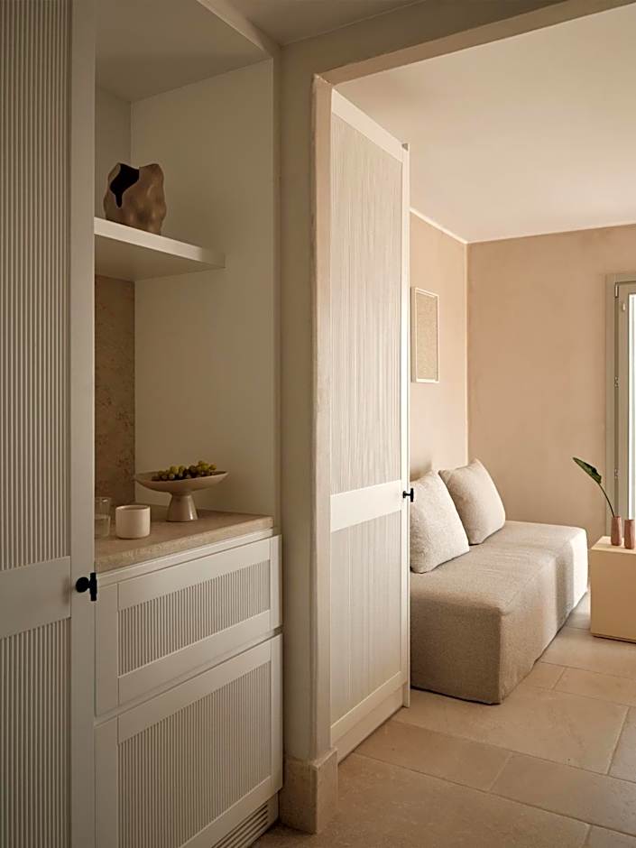 Akria Seaside Suites