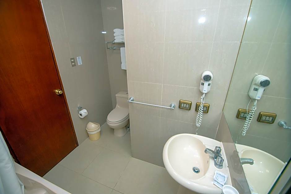 Miraflores Colon Hotel