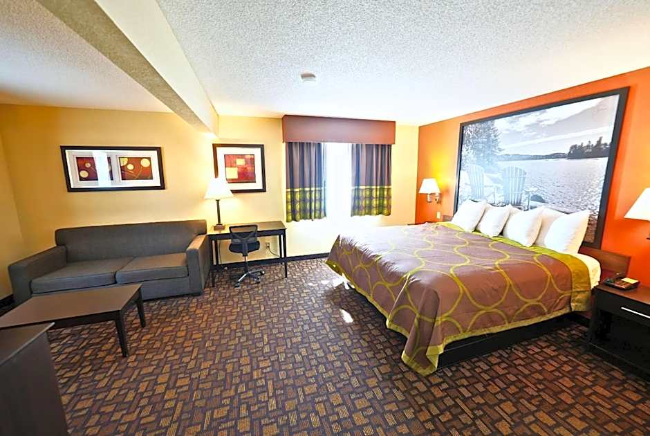Super 8 by Wyndham Clive IA
