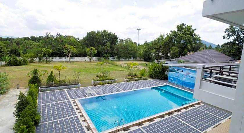 Sea Mountain Khanom Hotel