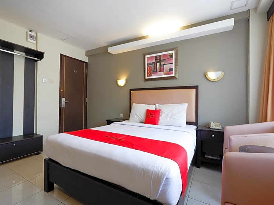 RedDoorz Plus @ Singosari Raya