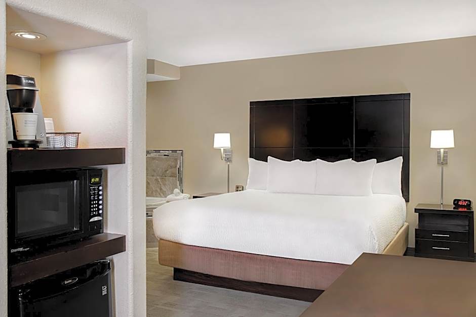 Days Inn by Wyndham Medicine Hat