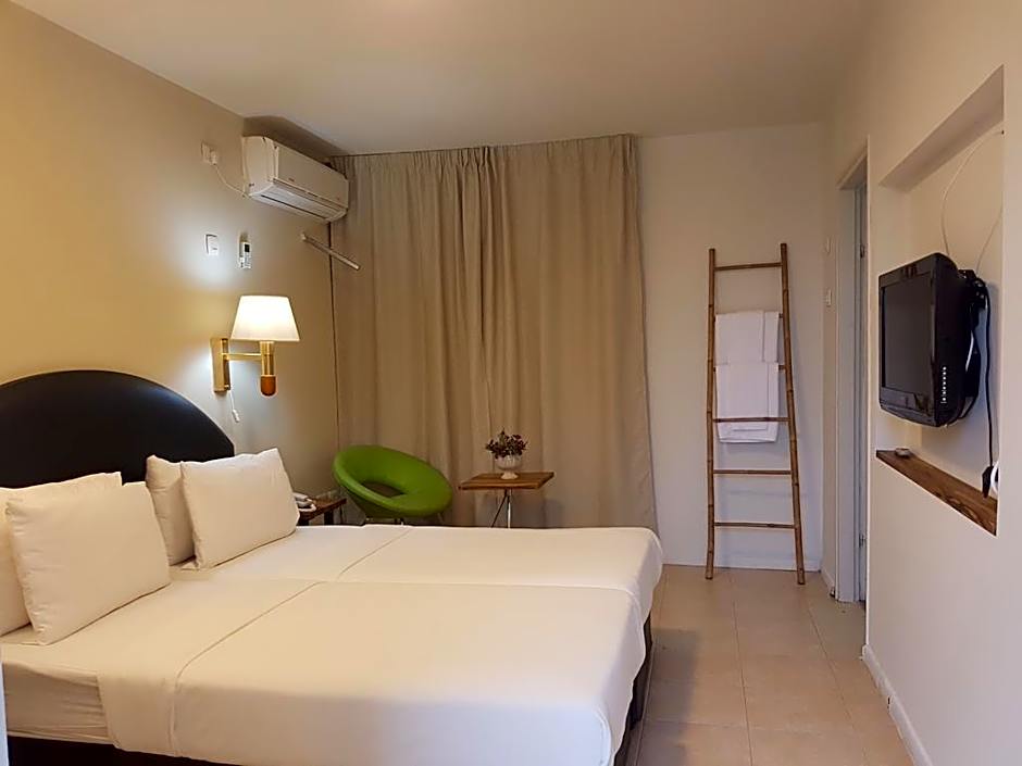 Q Village Hotel - Poleg Beach