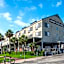 Harbor House Hotel and Marina at Pier 21