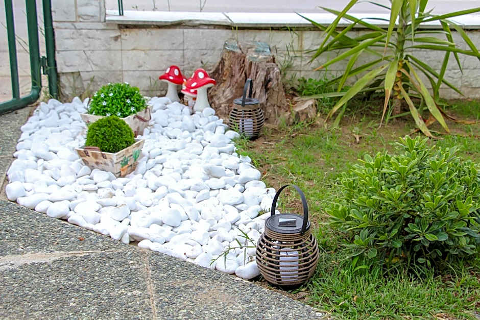 Lamprini's Deluxe Studios