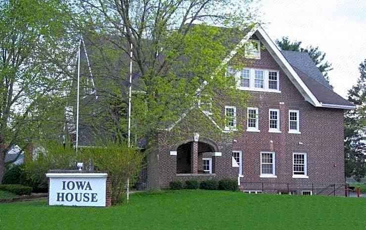 IOWA HOUSE AMES BED AND BREAKFAST