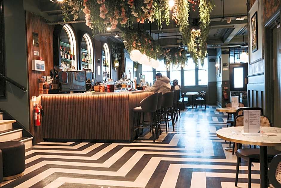 The Royal Bar & Shaker