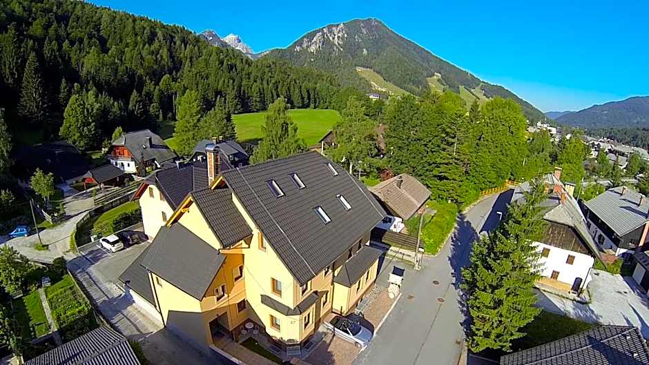 Berghi Hotel and Apartments