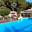 Les Aubuns Country Hotel