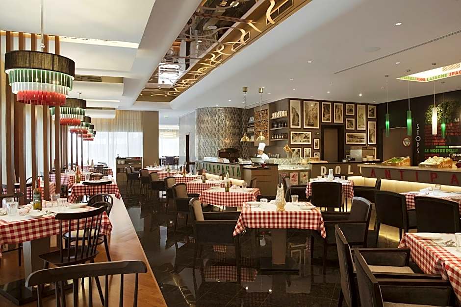 Pearl Rotana Capital Centre