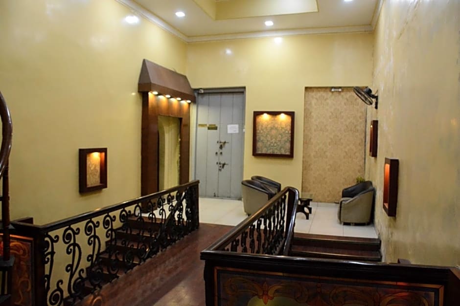 Plaza Hotel – Calcutta, LA