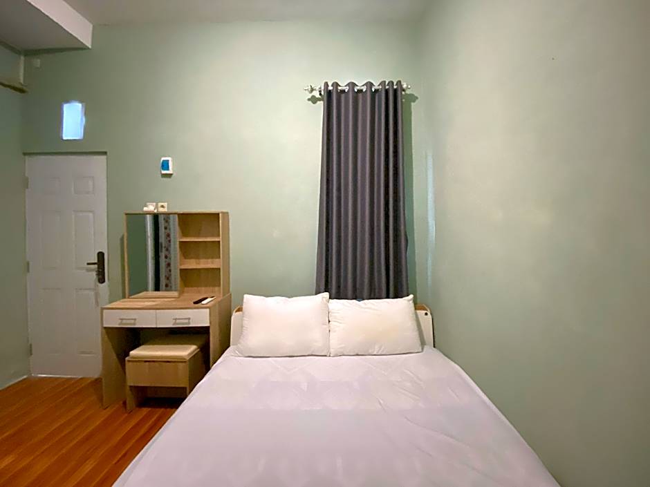 Duta Elite Kostel Syariah near RSUD Caruban Mitra RedDoorz