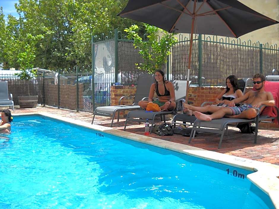 Sundancer Backpackers Hostel