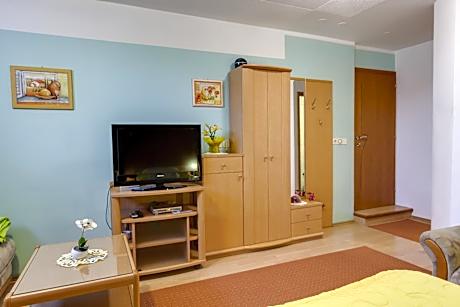 Triple Room - Basement