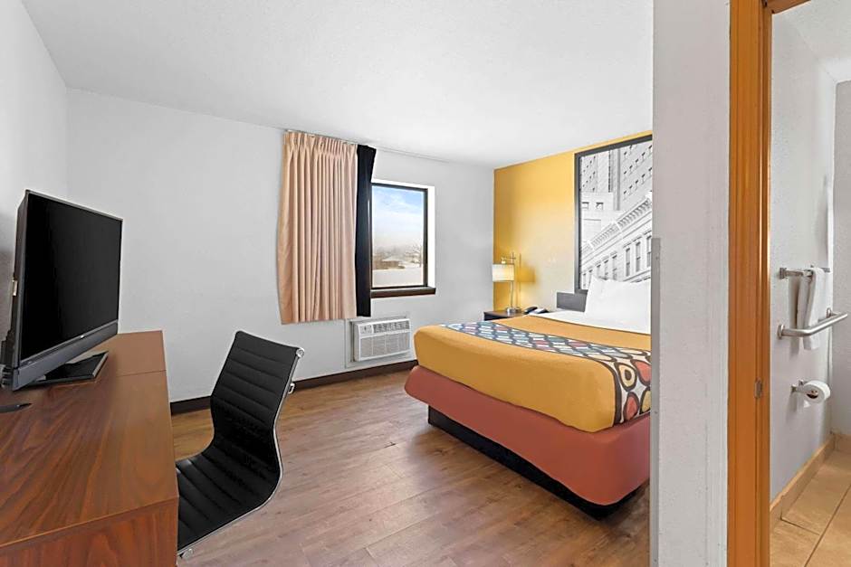 Super 8 by Wyndham Elizabethtown