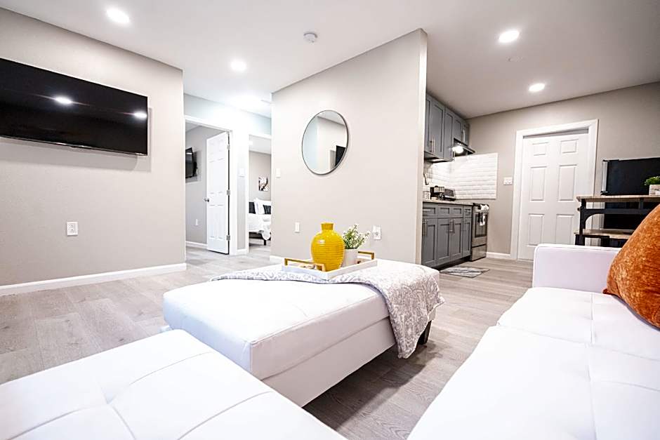 UNIVERSITY SERENITY SUITES 