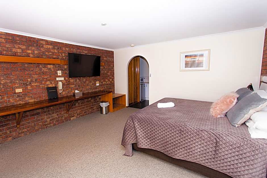 Photo 1 of 6 of Superior 1 King Bed