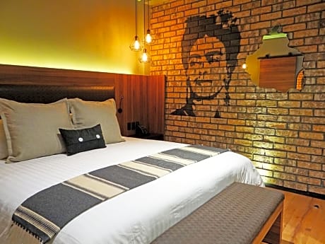 Deluxe King Suite