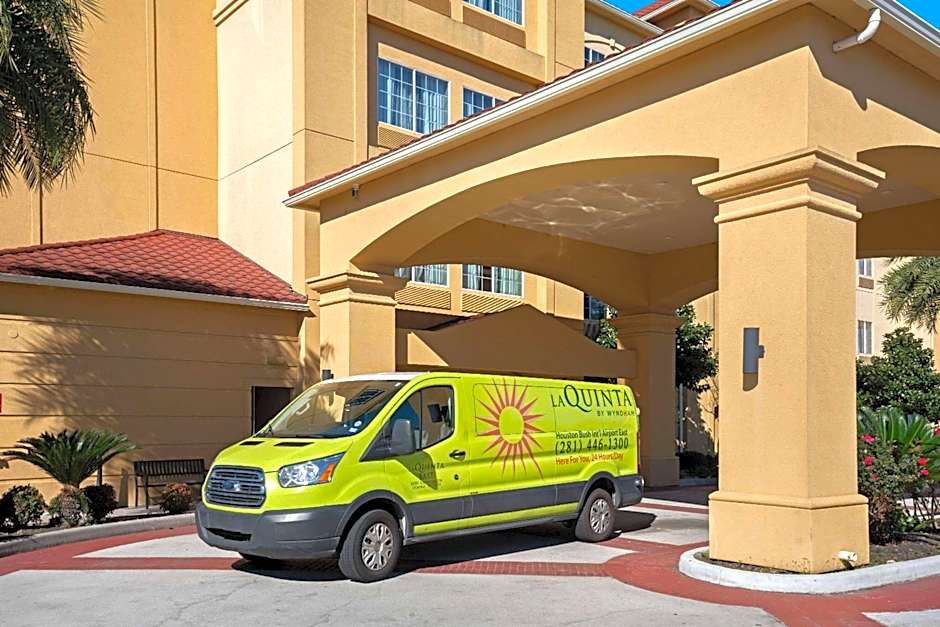 La Quinta Inn & Suites by Wyndham Bush Intercontinental Airport East