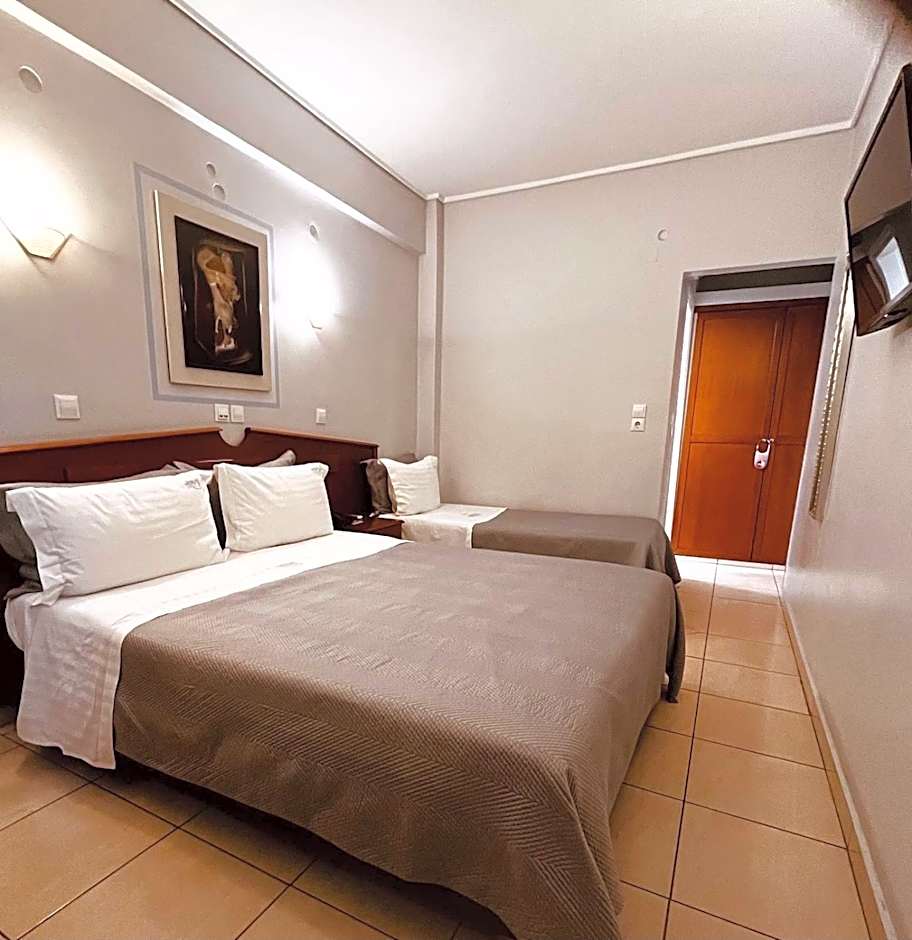 Triton Hotel Piraeus