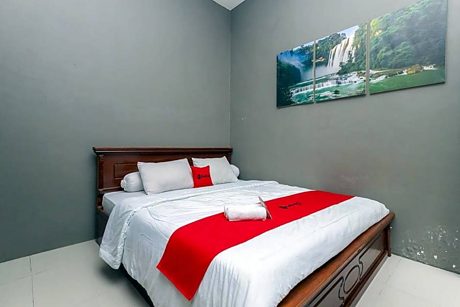 RedDoorz Syariah @ House Of Melati Kepanjen