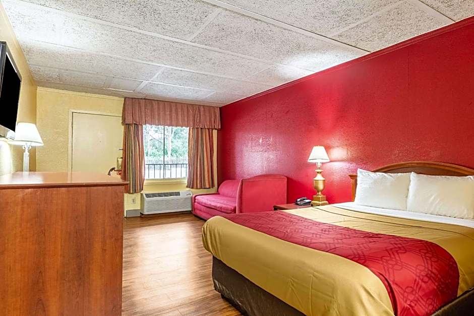 Econo Lodge Airport near Billy Graham Parkway