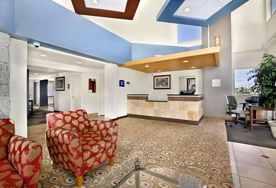 Howard Johnson Inn & Suites Tacoma Near McChord AFB – Tacoma, WA